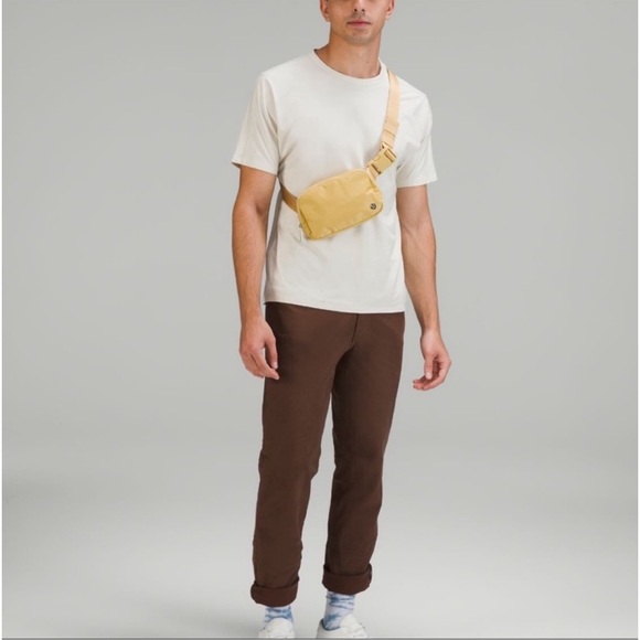 Lululemon everywhere belt bag, Extended strap, golden sands, OS - Picture 5 of 7